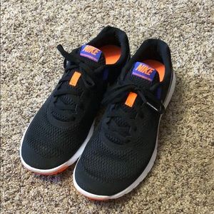 black nikes with orange and navy accents